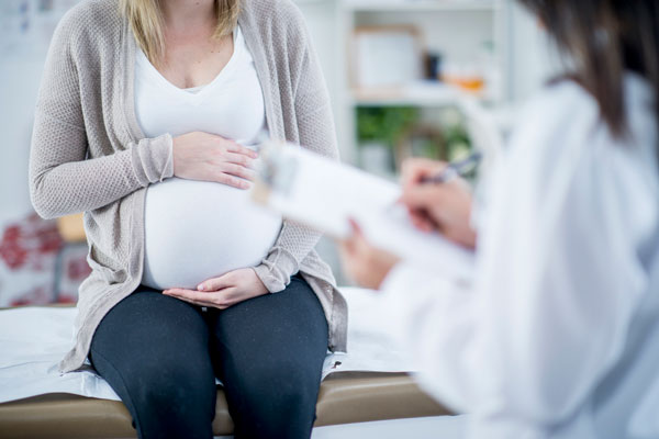 doctor telling woman the risks of geriatric pregnancy