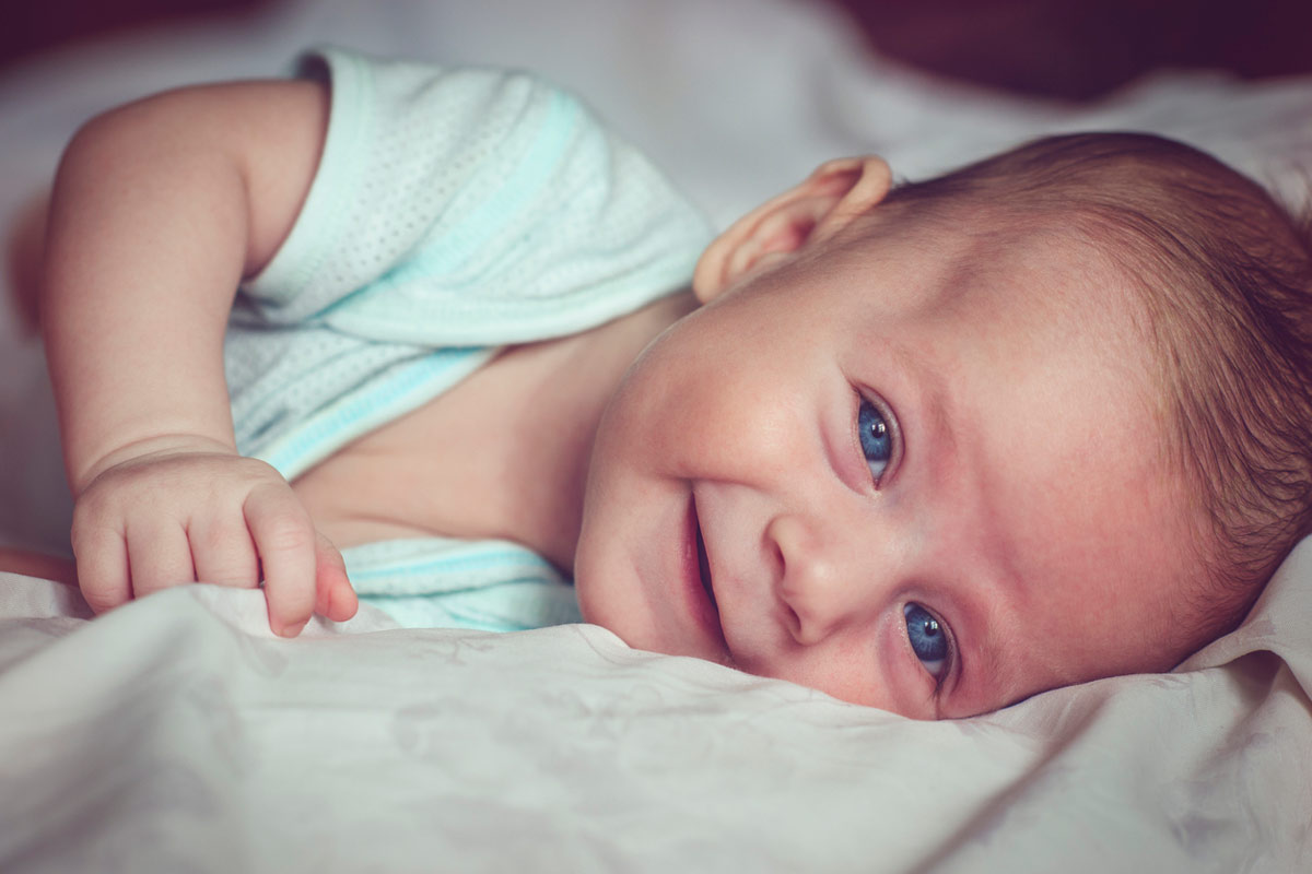 newborn baby blue eyes