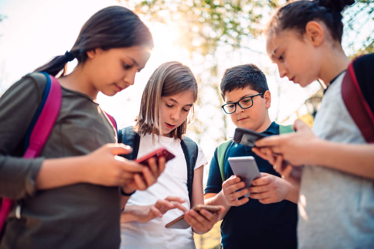 speech on should mobile phones be allowed in school