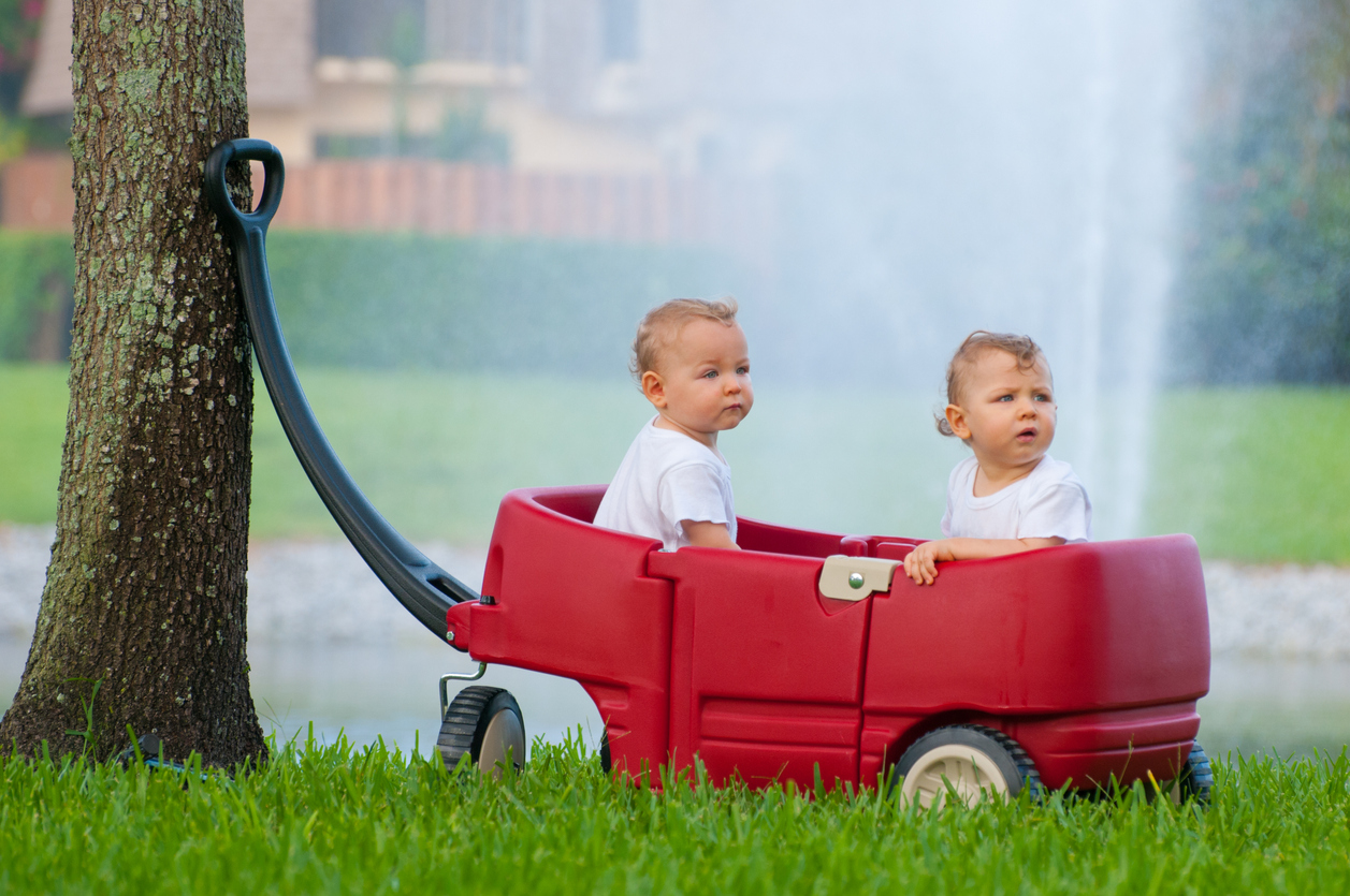 https://www.familyeducation.com/sites/default/files/2023-04/The%20Best%20and%20Safest%20Wagons%20for%20Kids%20by%20Age_Feature.jpg