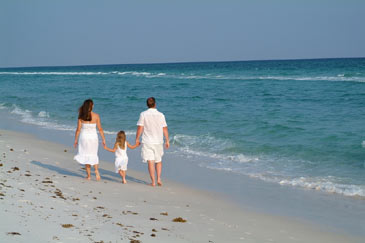 Familywalkingonthebeach