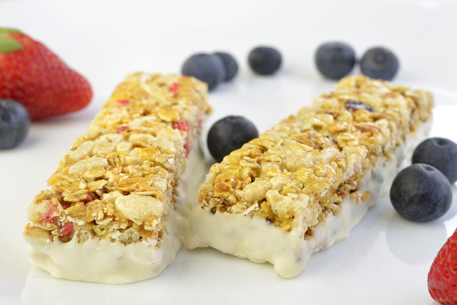 granola bars and fruit