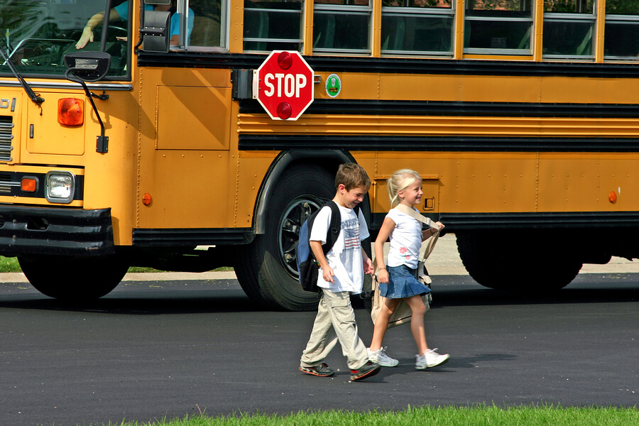 school resolution, kids get off the bus