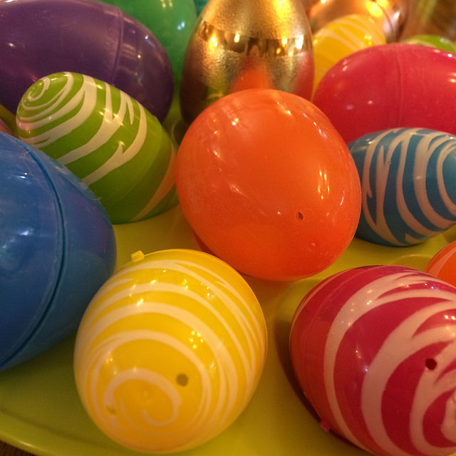 Homemade instrument: Easter egg maracas