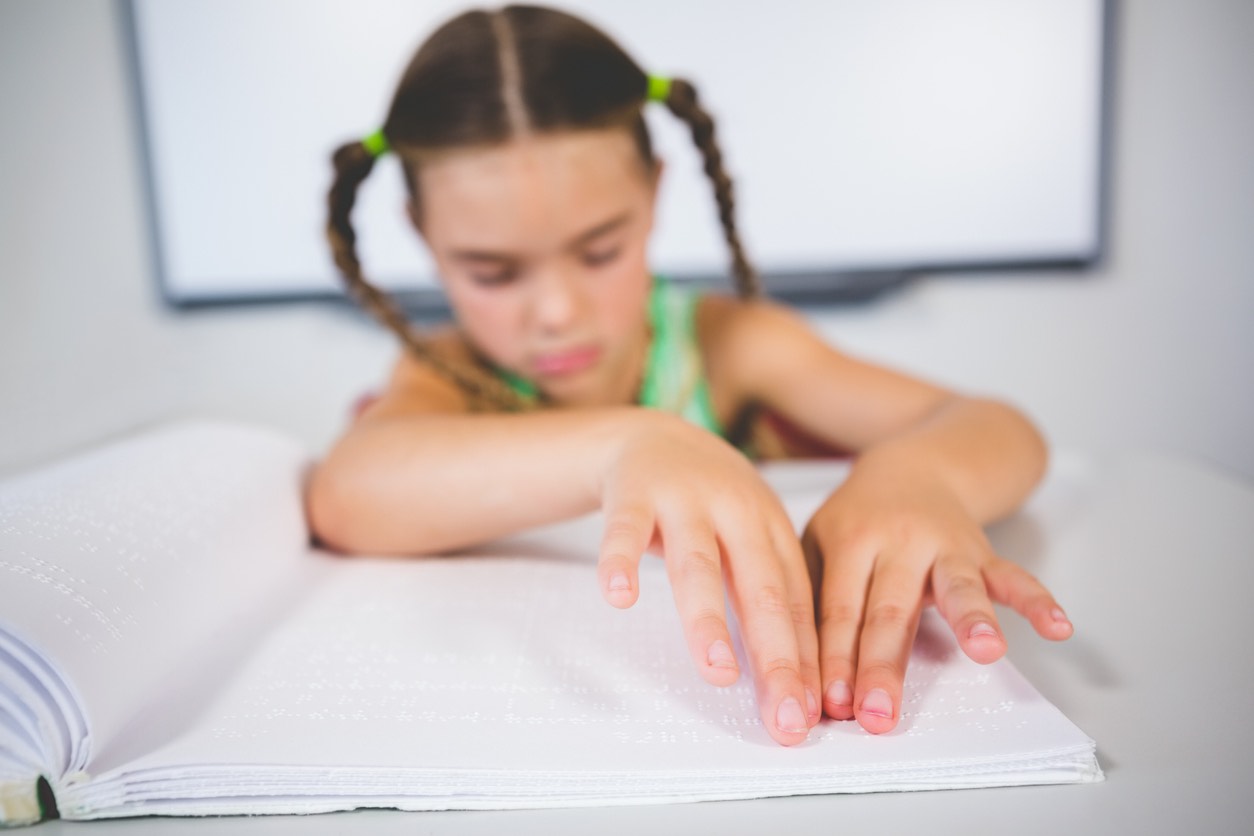 7 Steps for Teaching Your Little One How to Read Braille