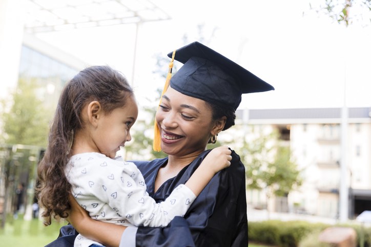 Educational Financial Aid for Single Moms 