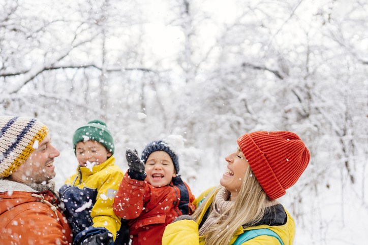 How Can Jewish and Interfaith Families Navigate Christmas? 