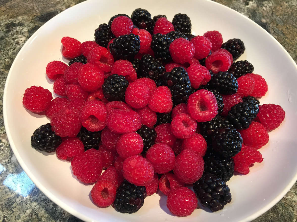 10 superfoods for kids - berries
