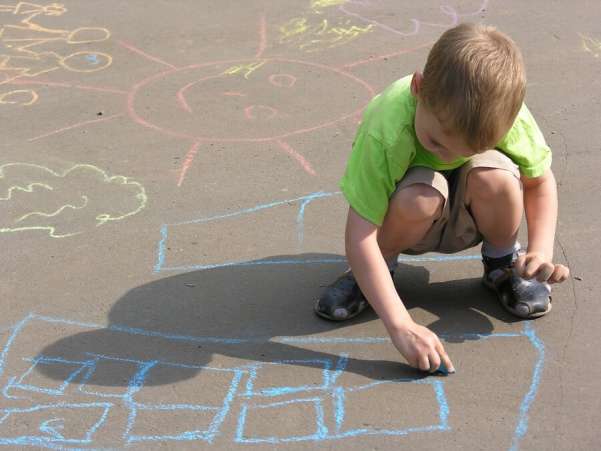 7 sidewalk chalk ideas to draw with the kids