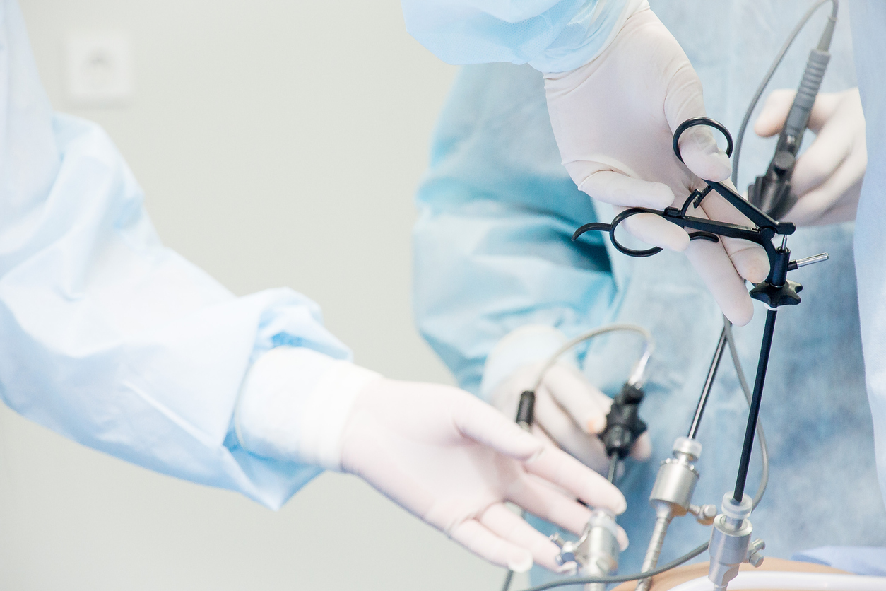 Surgeon performs laparoscopic surgery on the abdomen