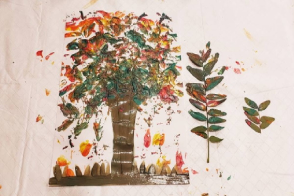 painting with leaves art activity from kidiosity