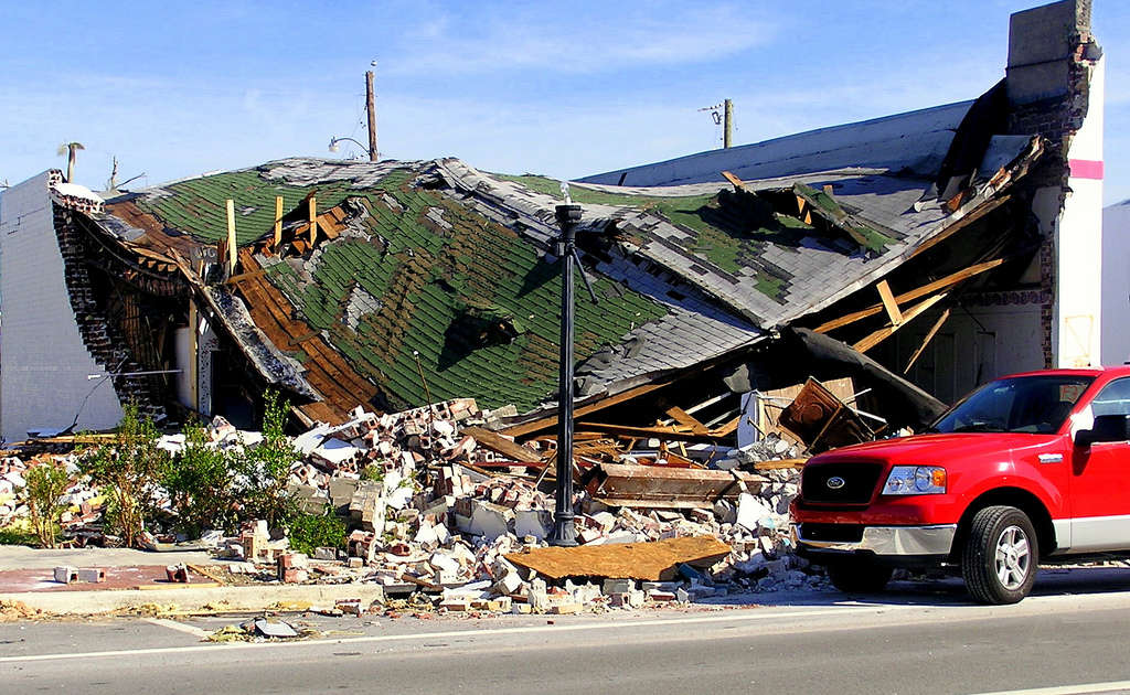 hurricane emergency planning - roof damage