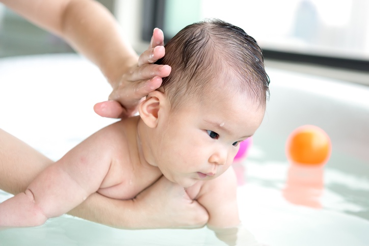 What are the symptoms of Torticollis?