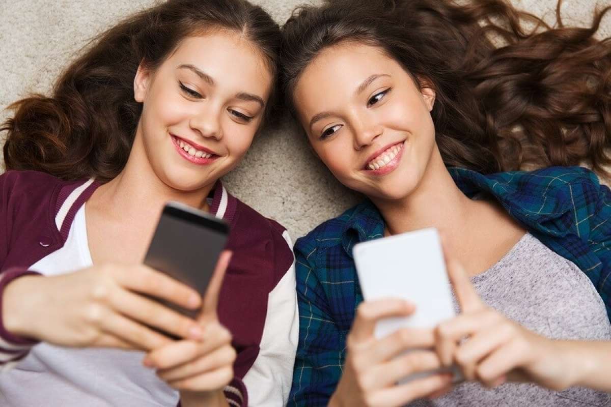 Teen Girls on Smartphones
