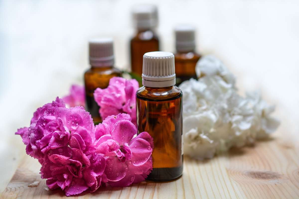 natural tick repellents - essential oils