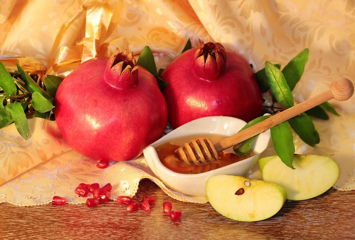 3 Rosh Hashanah Crafts for the Whole Family 