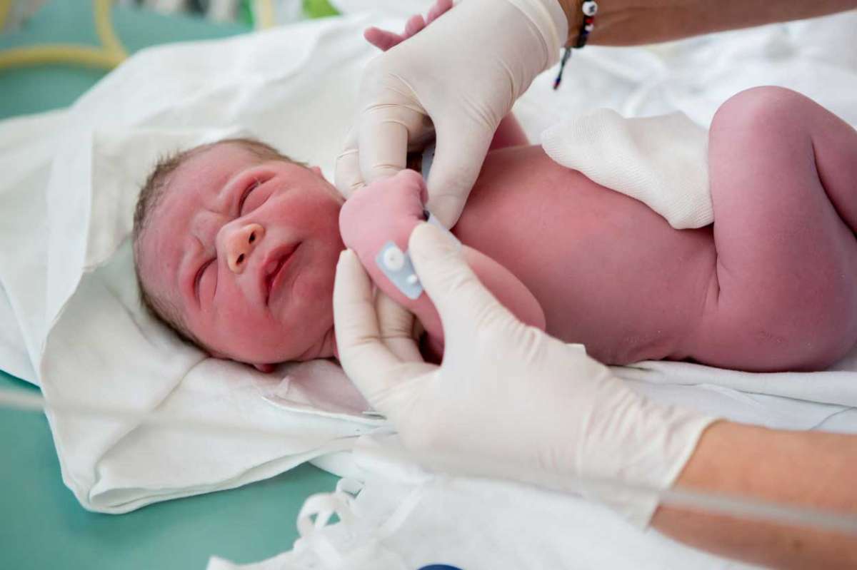Newborn baby been examined immediately after childbirth