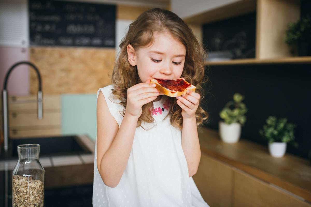 girl eating a non gluten free diet