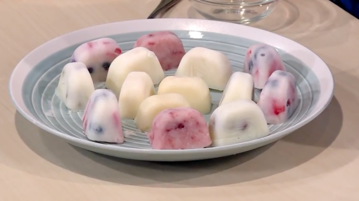 DIY frozen yogurt pops 