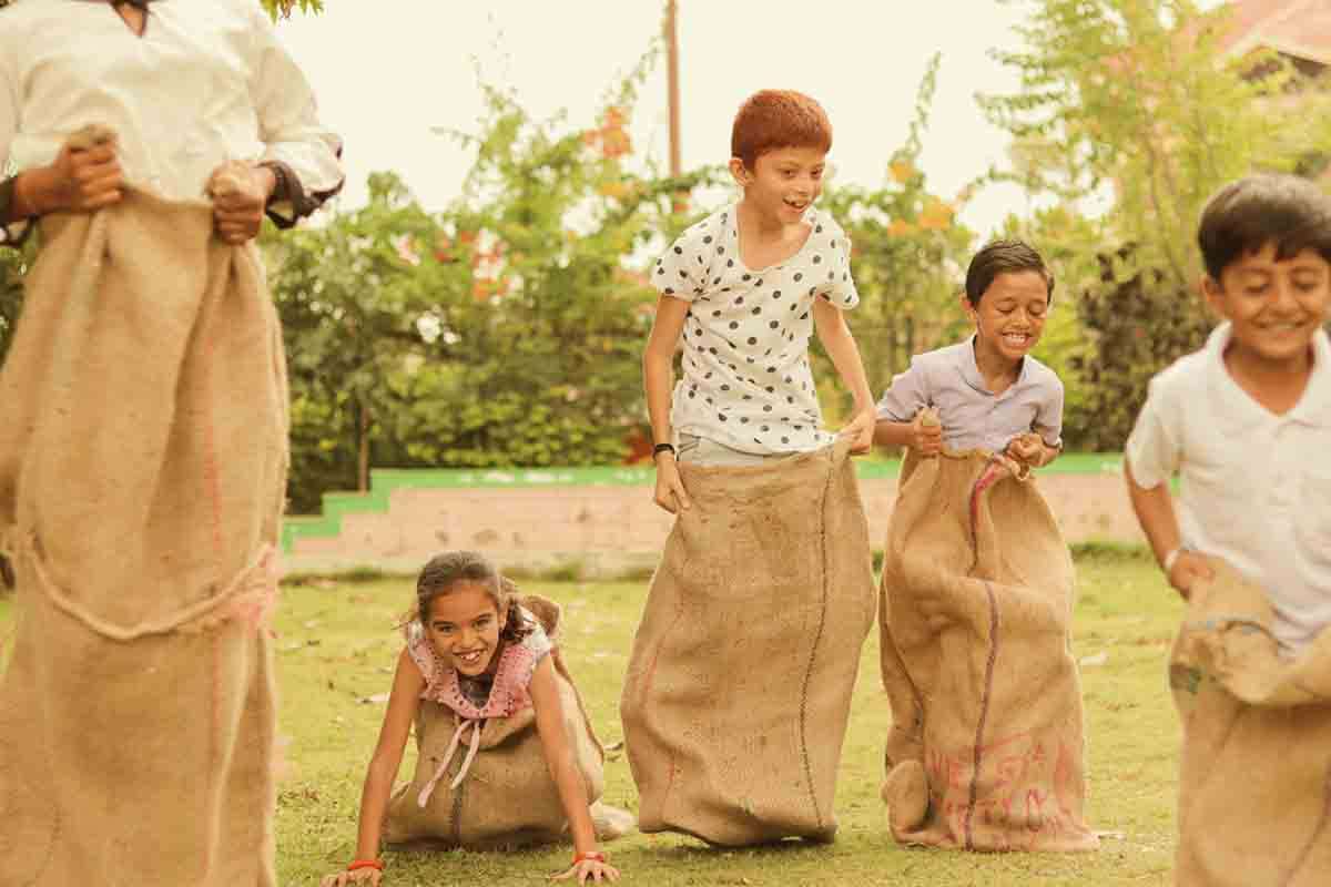 The Top Outdoor Party Games for Family Fun - FamilyEducation