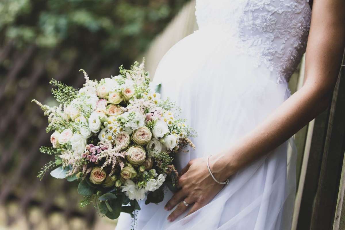 How To Find A Stylish Maternity Wedding Dress