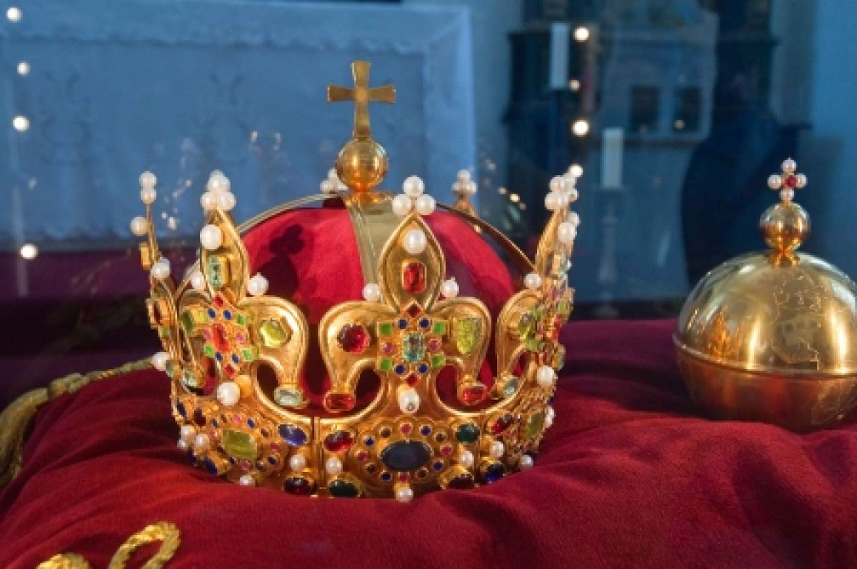 Homemade Crown Activity for Kids