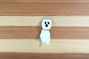 Tissue ghosts for Halloween