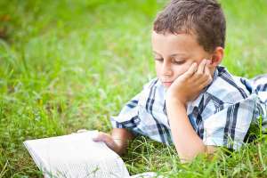 kids reading book to overcome fear