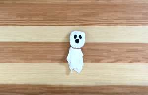 Tissue ghosts for Halloween