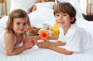 Thoughtful Mothers Day gift, young kids made mom breakfast in bed