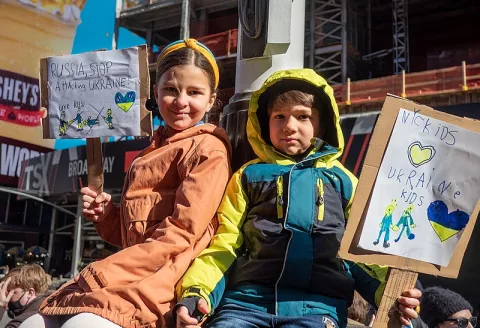 kids protesting the war in ukraine 