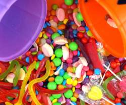 10 Fun and Cheap Halloween Candy Alternatives