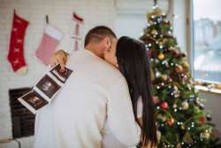 couple announcing pregnancy on christmas