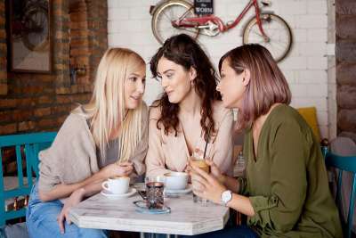 mom clique spreading hateful mom gossip