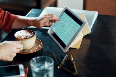 mom using online calendar app to create work life balance