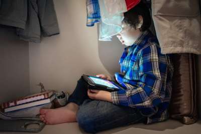 5 signs your kid has a screen addiction
