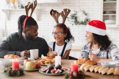 14 Easy Christmas Breakfast Ideas to Make Together