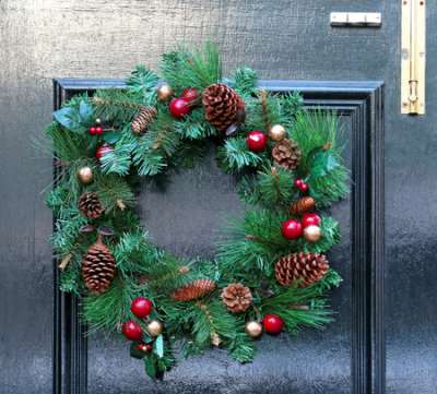 Paper Holiday Wreath Activity for Kids