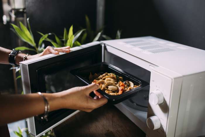 14 Easy Microwave Meals Even Teens Can Make