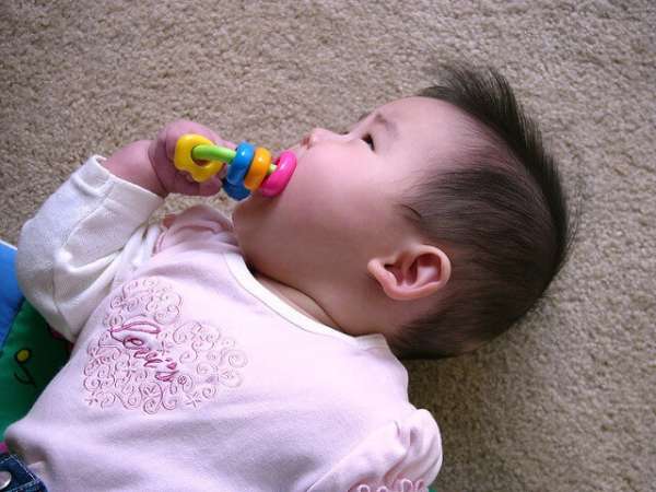 Tips To Ease Teething Pain in Your Baby or Toddler 