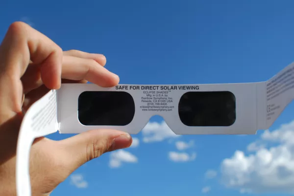 how to safely view the solar eclipse