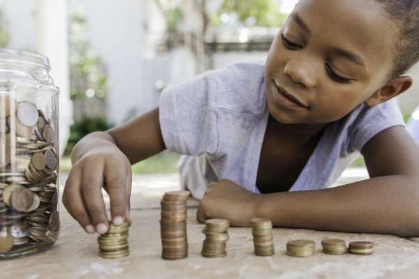 The Benefits of Paying Your Kids an Allowance
