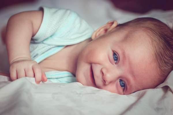 baby with blue eyes 
