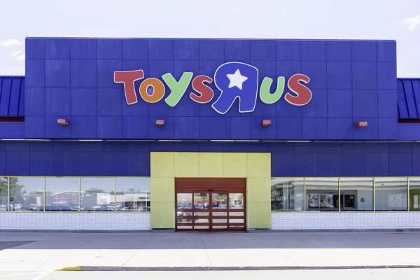 Toys “R” Us is Back at Macy’s in 2022!