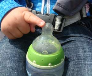 How to wean your baby from the bottle