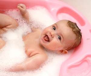 When Is Your Baby Ready for the Bathtub? (Baby Bathtub Tips)