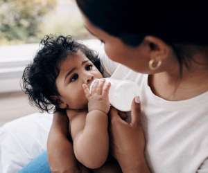 Introducing Your Breastfed Baby to Bottle-Feedings